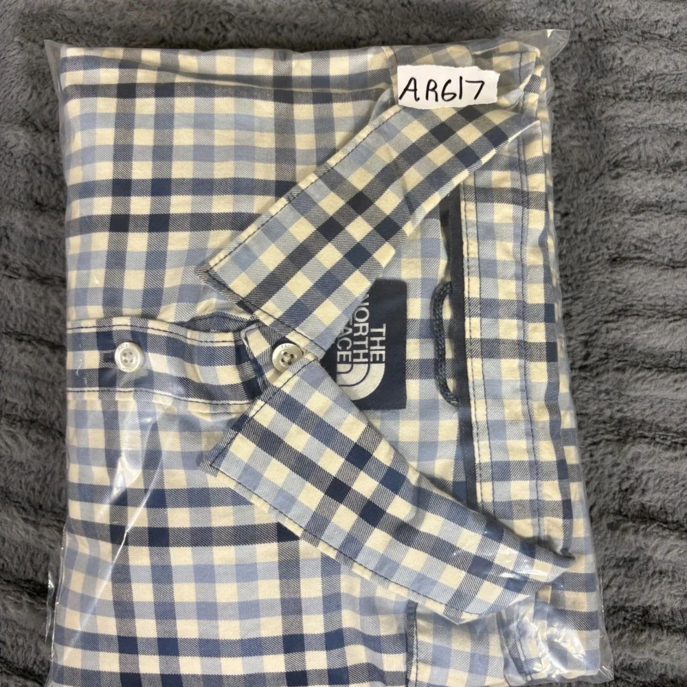 The North Face Mens XL Blue Gingham Plaid Long Sleeve Button Front Shirt AR617